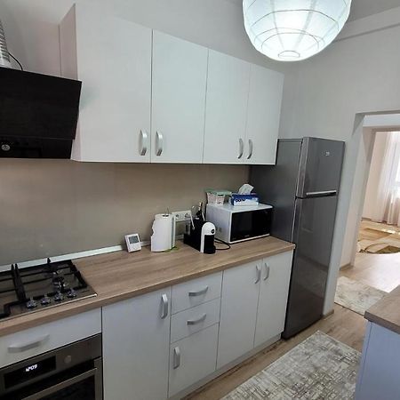 Andy Apartament Petroşani Buitenkant foto